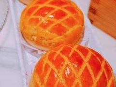 酥皮水牛奶菠萝包-陶陶居酒家(新天地店)