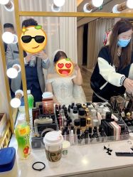 -现代经典婚纱摄影