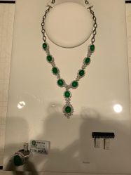 -北京七彩云南翡翠珠宝旗舰店(月坛店)