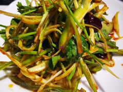 -闯关东牛排牛尾一锅香(龙源路店)