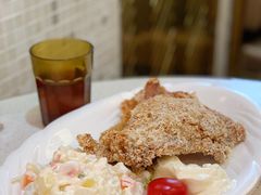 吉列猪扒沙律-香港新发烧腊茶餐厅(书城店)