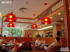 大堂-麦当劳(杭州西湖银泰百货店)