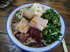 -珀玉莲花白米线店