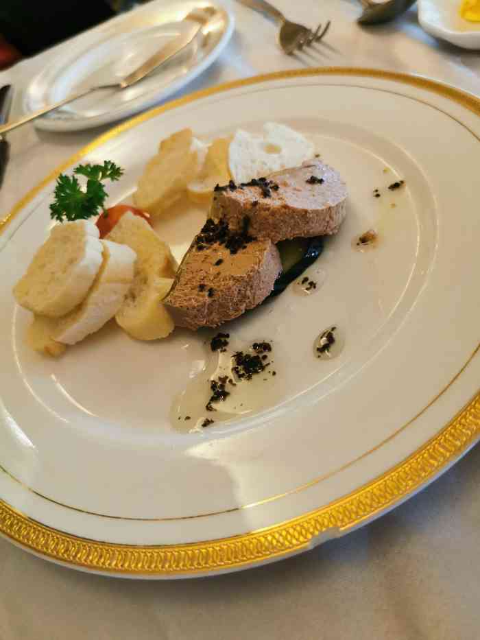 名仕阁法国餐厅-"人不会特别多,晚上点蜡烛,蛮有气氛.