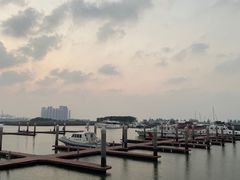 -皇马海口湾海景酒店(万绿园秀英港店)