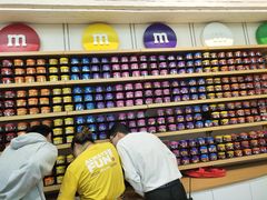 -m豆巧克力世界(上海世茂广场店)