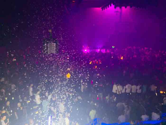 imhan club爱慕汉酒吧(武汉店)-"这个han算是武汉最大型的酒吧场所了