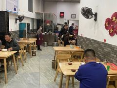 大堂-雷祖芳老妈蹄花店