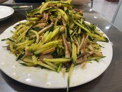 黄瓜拌猪耳朵-蒙古馅饼(哈达图街店)