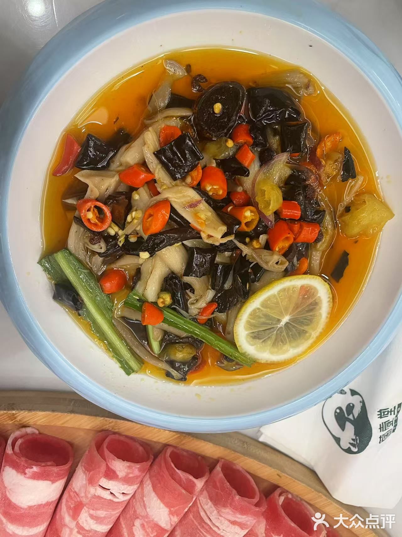 鲜美的野生菌火锅