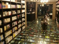 -钟书阁(松江泰晤士小镇店)