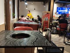 大堂-热火朝天鲜切牛肉火锅(南强街巷店)