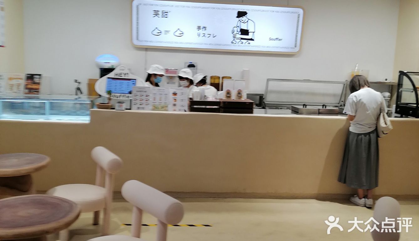店铺干净卫生，人又少，巴斯克芝士蛋糕