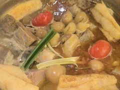 七彩泡椒牛腩牛杂煲-夜椒瑶·广西大排档(八卦岭店)