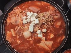 部队火锅-HONGA HONGA雄家(曹路店)