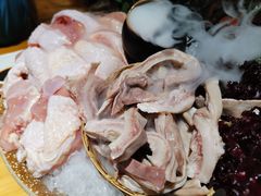 -洪氏嗨捞·广东猪肚鸡·椰子鸡火锅(西咸万象城店)