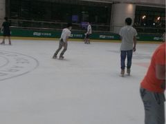 iphone_upload_pic-冰纷万象滑冰场(二七万象城店)