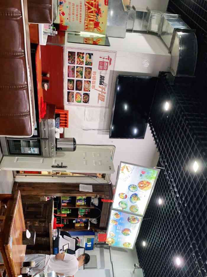 西安小厨(传媒大学店)-"位置:华汇大厦底商环境:店面很大,很宽.