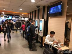 等位区-麦当劳(北京南站店)