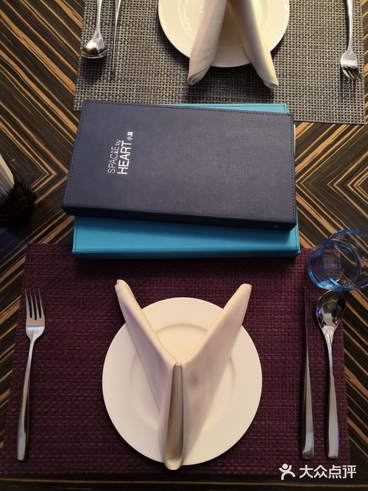 小莫餐厅And More Restaurant西餐(北京展览馆店)餐具摆设图片
