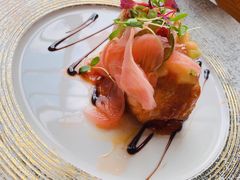香煎三文鱼配鹰嘴豆洋葱豆莎莎-YUE·6·西式融合餐厅(外滩六号店)