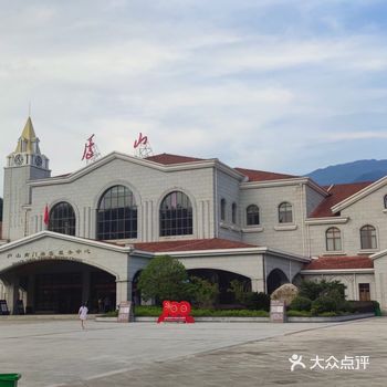 又到了炎热的夏天，武汉已经发来了高温预警，带着家人来