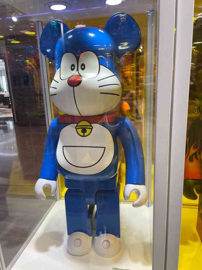 deji mamo(德基广场二期店)-"bearbrick就是众人熟知的积木熊,.