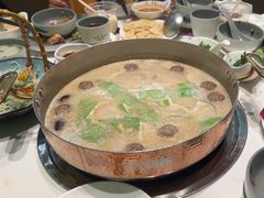 -洪氏嗨捞·广东猪肚鸡·椰子鸡火锅(西咸万象城店)