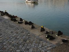 -多瑙河畔鞋履雕塑