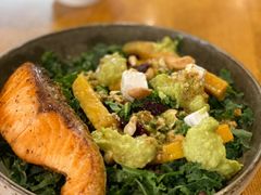 煎三文鱼牛油果色拉-Wagas沃歌斯(太古汇店)
