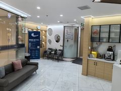 -瑞尔齿科(南京东路名人诊所)