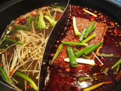 菌汤麻辣鸳鸯锅-宽板凳老灶火锅(簋街店)