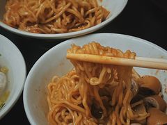 -松树干拌面店
