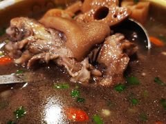 旁边烧烤的夜蹄花-成都吃客(九眼桥店)