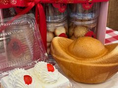 -红宝石·鲜奶小方·海派西点房(南丹店)