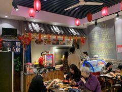 大堂-爆炸头阿姨小四川正宗川味小吃(无任何分店)
