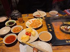 -老牌坊云南鱼豆花火锅(爱建店)