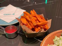 -DEEP·美式餐吧(五棵松华熙LIVE店)