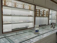 -翰佐蔡司小乐圆·依视路星趣控·暴龙眼镜折扣店