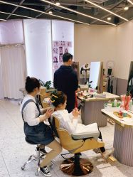 -PE SALON 