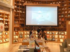 -新华文创·光的空间