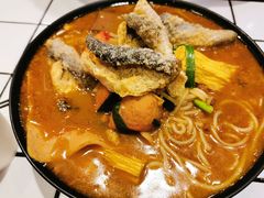 招牌炸酱酸辣米线-肥汁米蘭香港米线(长宁来福士店)