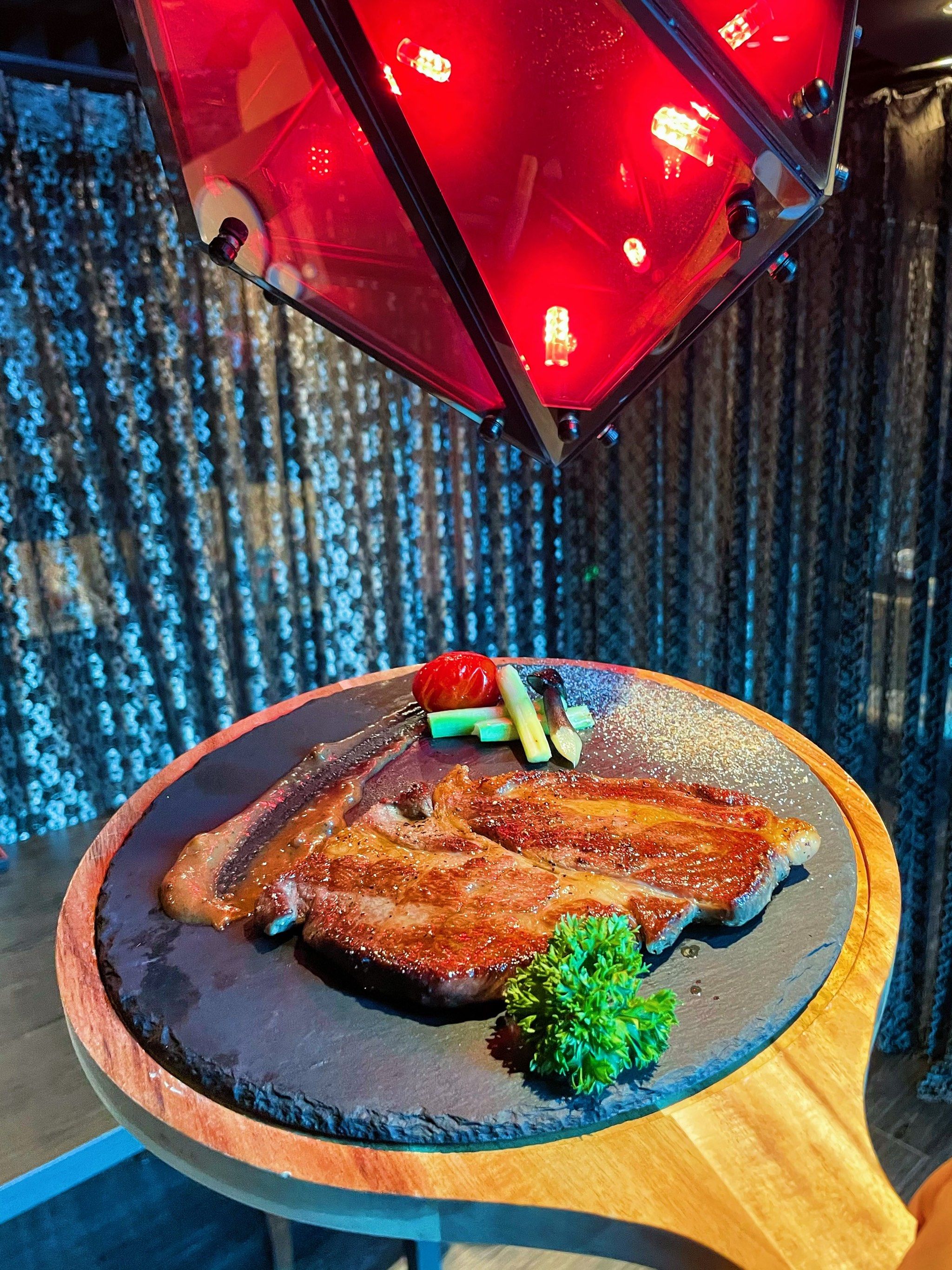 吃份铁板牛排🥩附配上前菜,炸品,烤物,珍味