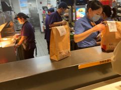 -麦当劳(上海虹桥站30B检票口楼上)