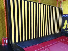 -爱蹦iBOON蹦床运动馆(江汉店)