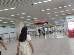 -徐泾东地铁站会展中心-地面停车场