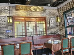 -东口码头·烧鸽子·鱼头泡饼·地方菜(金鹰悦城店)