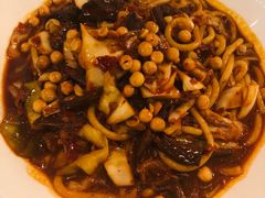 野蘑菇酸菜牛肉炒米粉-疆Jiang·新疆秘制料理