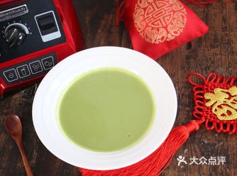 西蓝花土豆培根浓汤是我家小朋友的最爱，鲜香美味