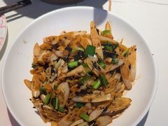 -阿瓦山寨·湘菜现炒·剁椒鱼头王(咸阳总店)